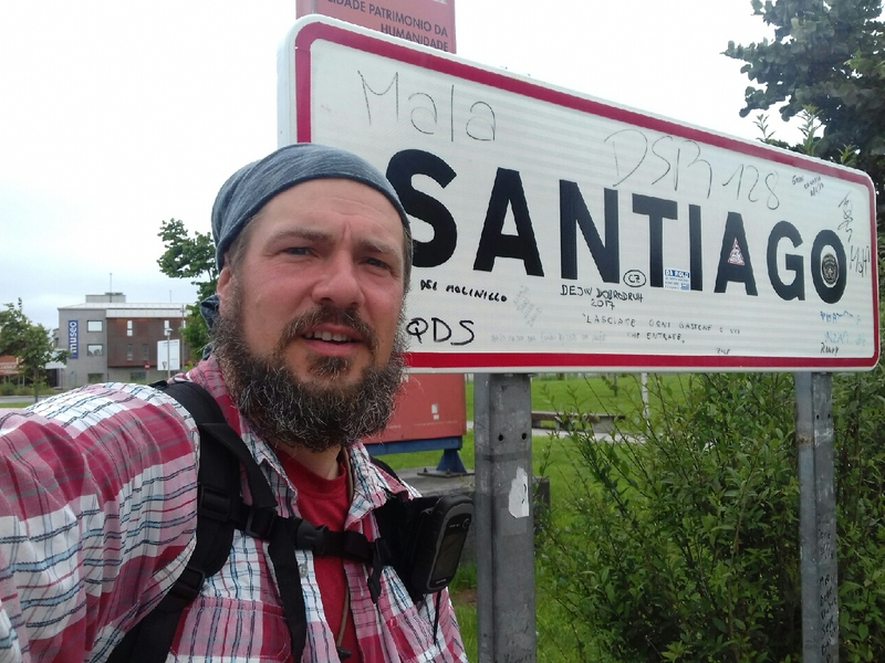 am Ortseingangsschild von Santiago
