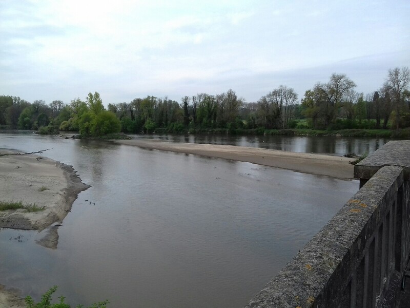 Datei:20170415 3 über die Loire.jpg