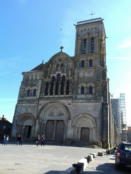 Datei:20170410 3 Basilika in Vézelay.jpg