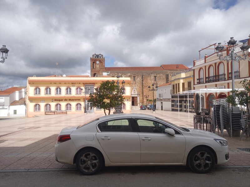 Datei:Blick aus der Bar in Pueblo de Sancho Perez.jpg