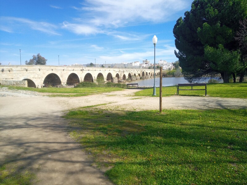 Datei:4 Römerbrücke in Mérida.jpg